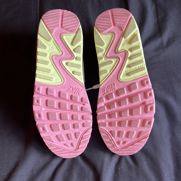 Nike Air Shoes Size 5.5Y or 7 Women’s. - Picture 4 of 6